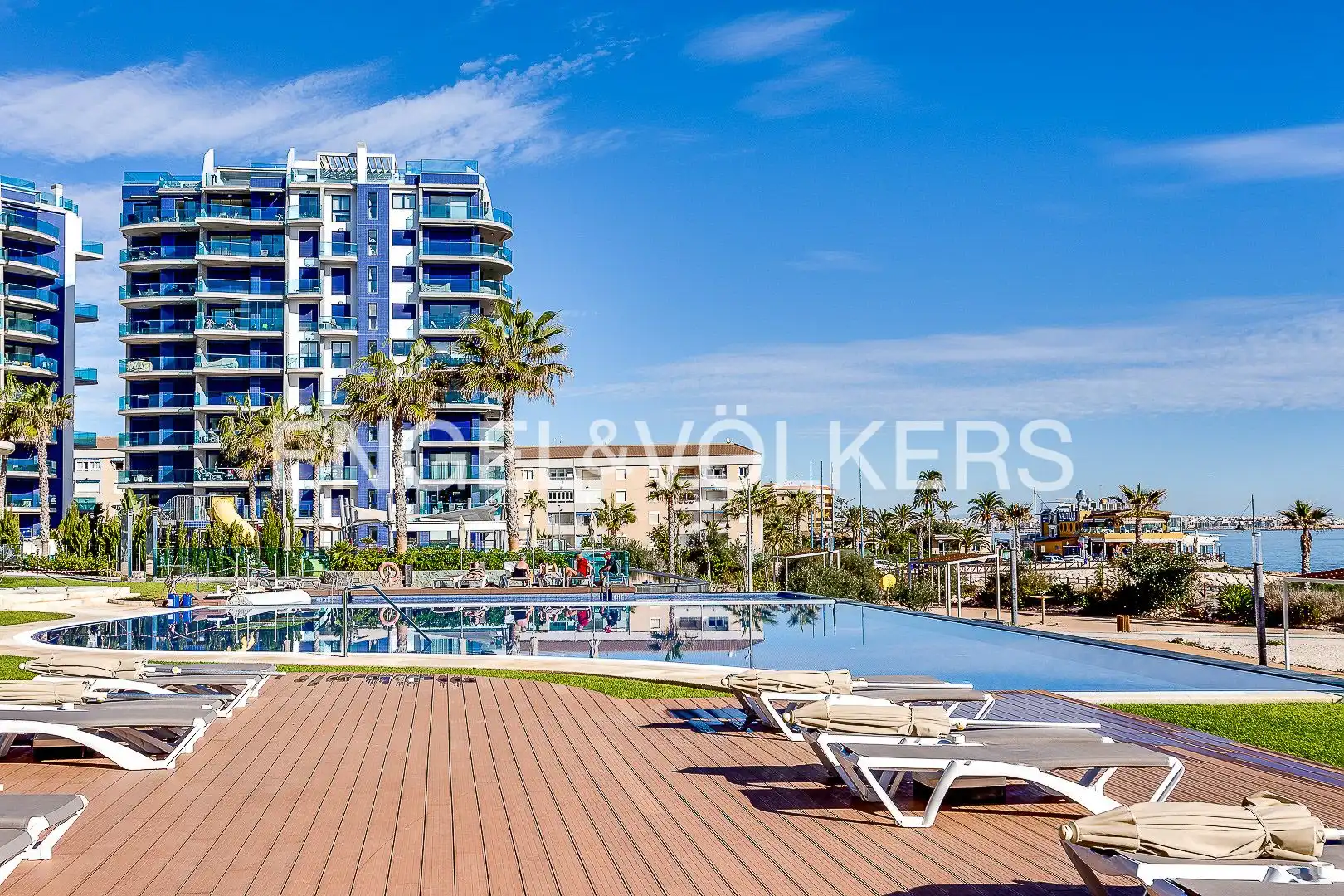 Außenansicht von Erdgeschoss zum Verkauf in Torrevieja mit Klimaanlage, Heizung und Terrasse