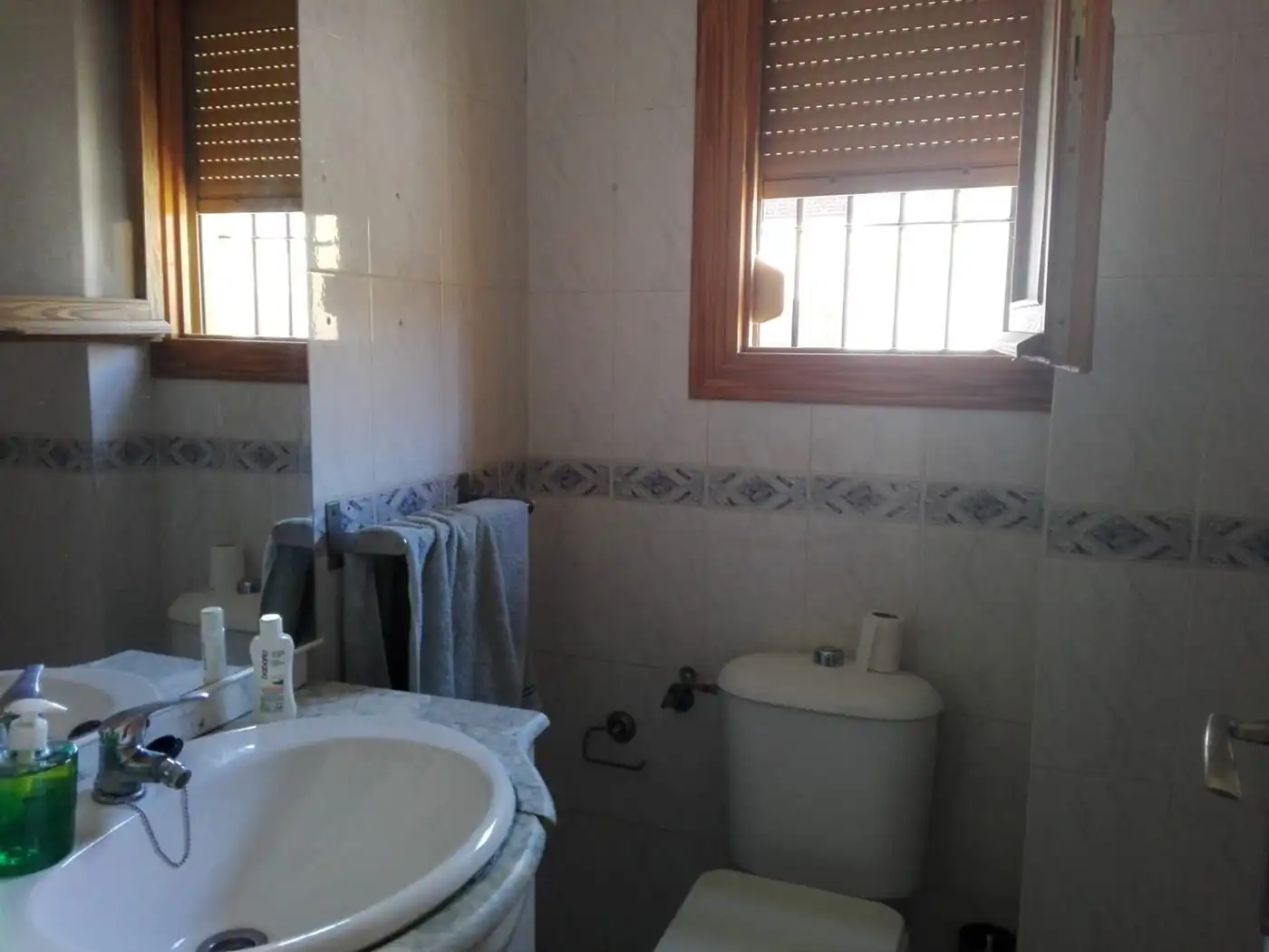 Baño de Casa o chalet en venta en Alcalá de Guadaira con Aire acondicionado, Terraza y Trastero