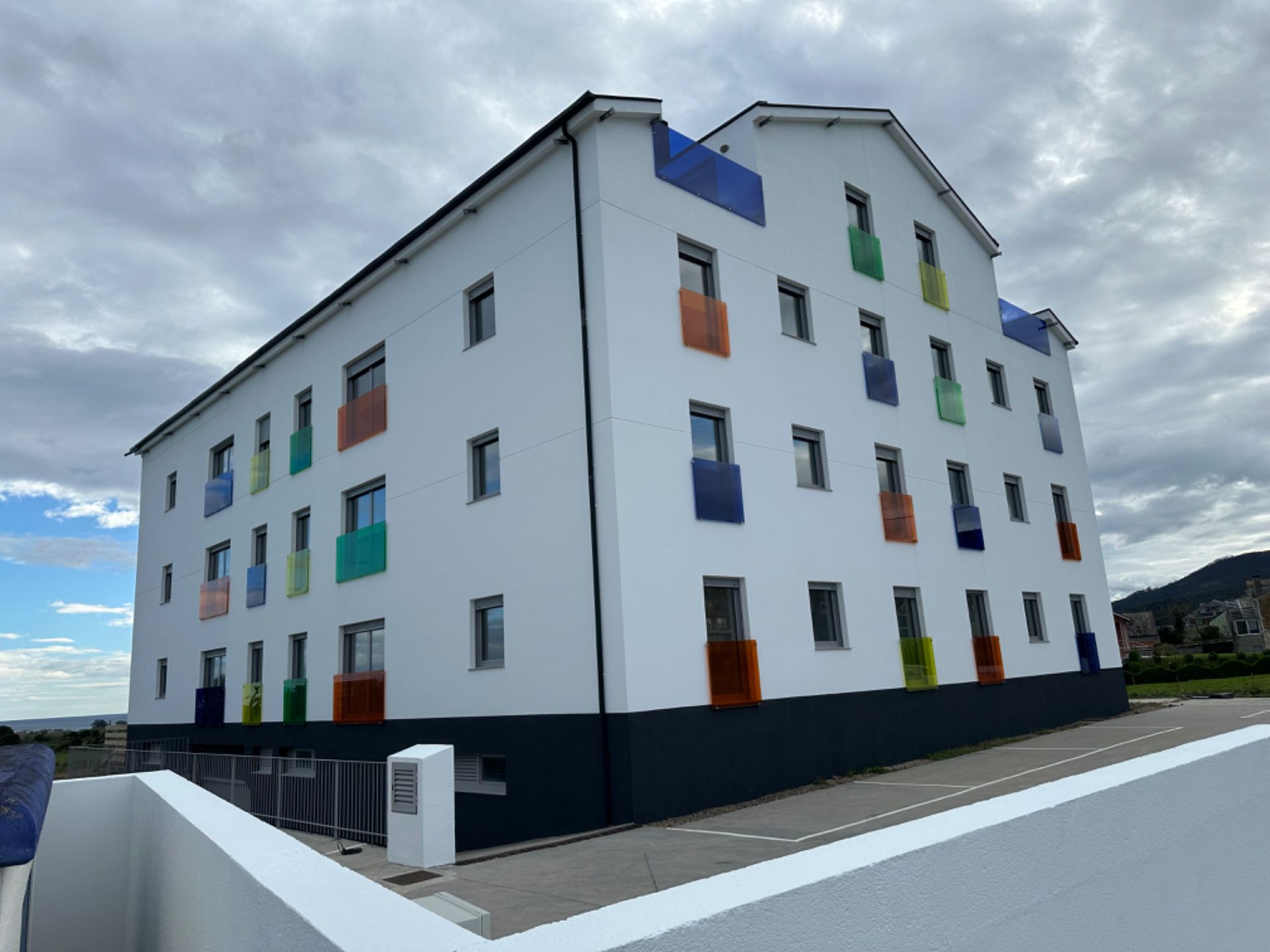 Vista exterior de Apartament en venda en Barreiros amb Calefacció, Parquet i Terrassa