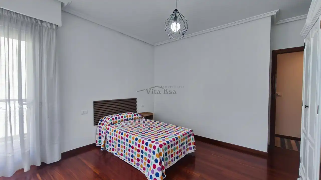Bedroom of Flat for rent in Ourense Capital   with Heating, Parquet flooring and Storage room
