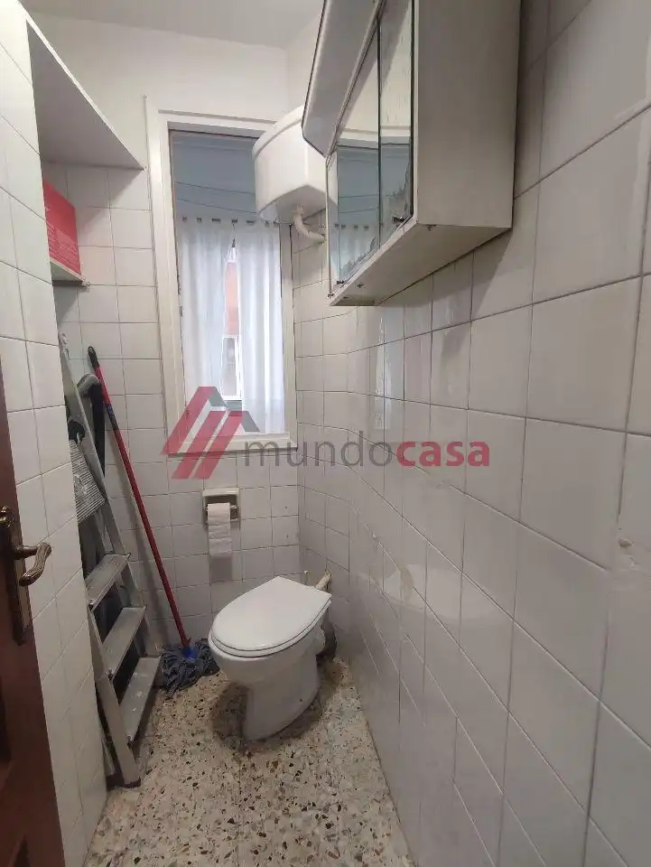 Bathroom of Flat for rent in Ferrol  with Heating and Furnished