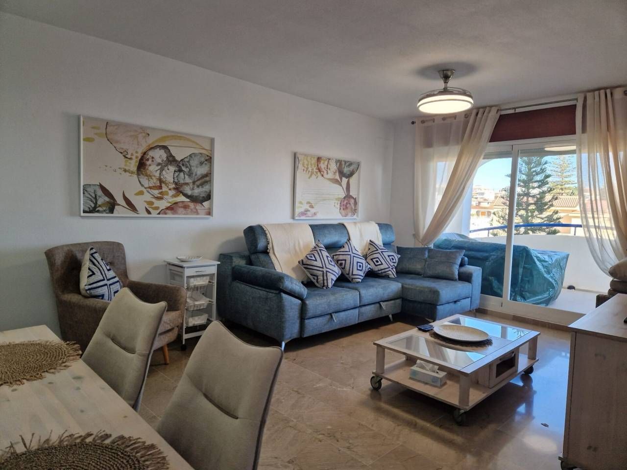 Living room of Flat to rent in Benalmádena  with Air Conditioner, Heating and Terrace