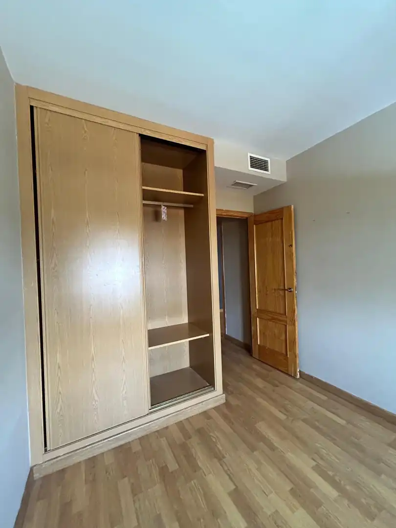 Habitación de Casa o chalet en venta en Dos Hermanas con Aire acondicionado, Parquet y Trastero