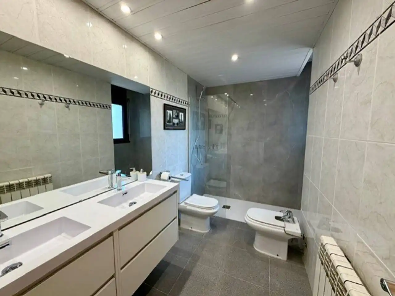 Baño de Piso de alquiler en Sabadell con Aire acondicionado, Calefacción y Parquet
