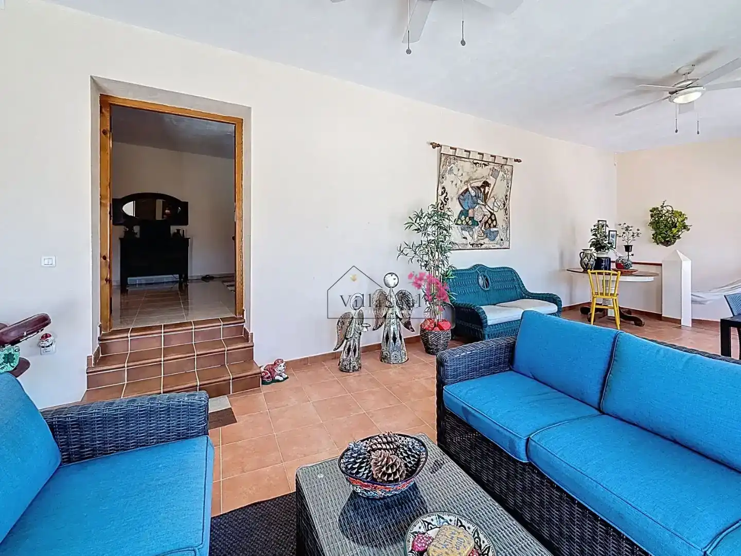 Sala d'estar de Casa o xalet en venda en Almuñécar amb Aire condicionat, Piscina i Balcó