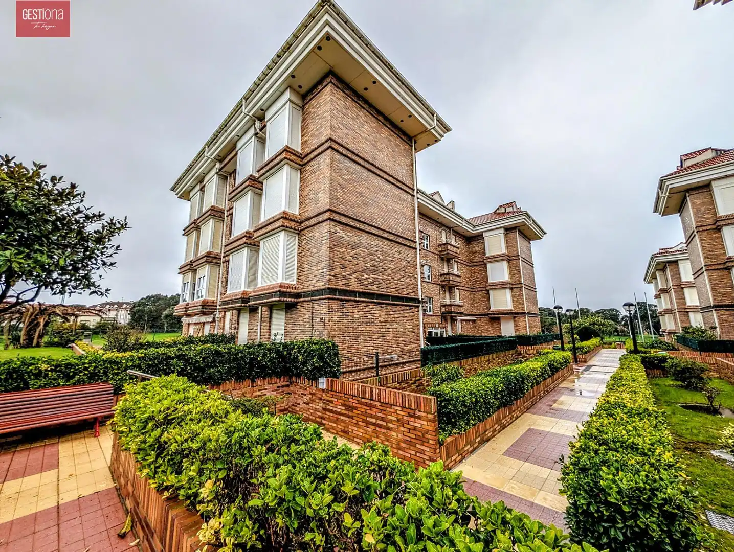 Vista exterior de Apartamento en venta en Noja con Calefacción, Terraza y Balcón