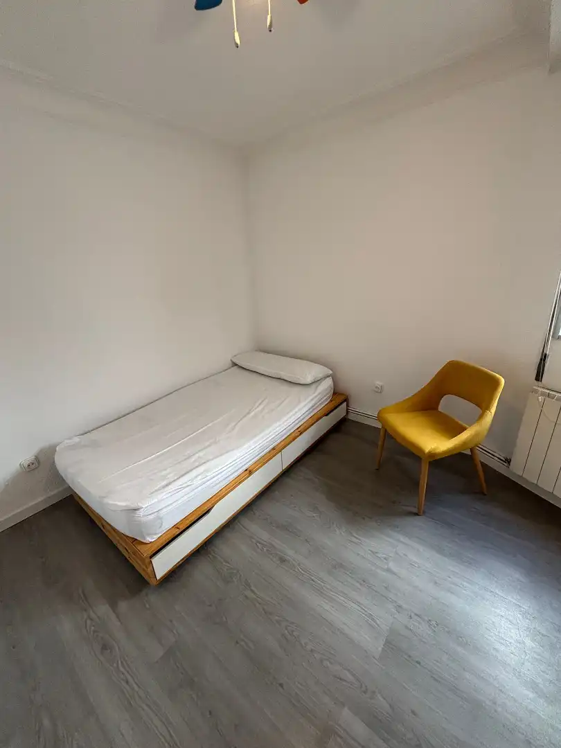 Habitación de Piso de alquiler en Zaragoza con Calefacción, Amueblado y Horno