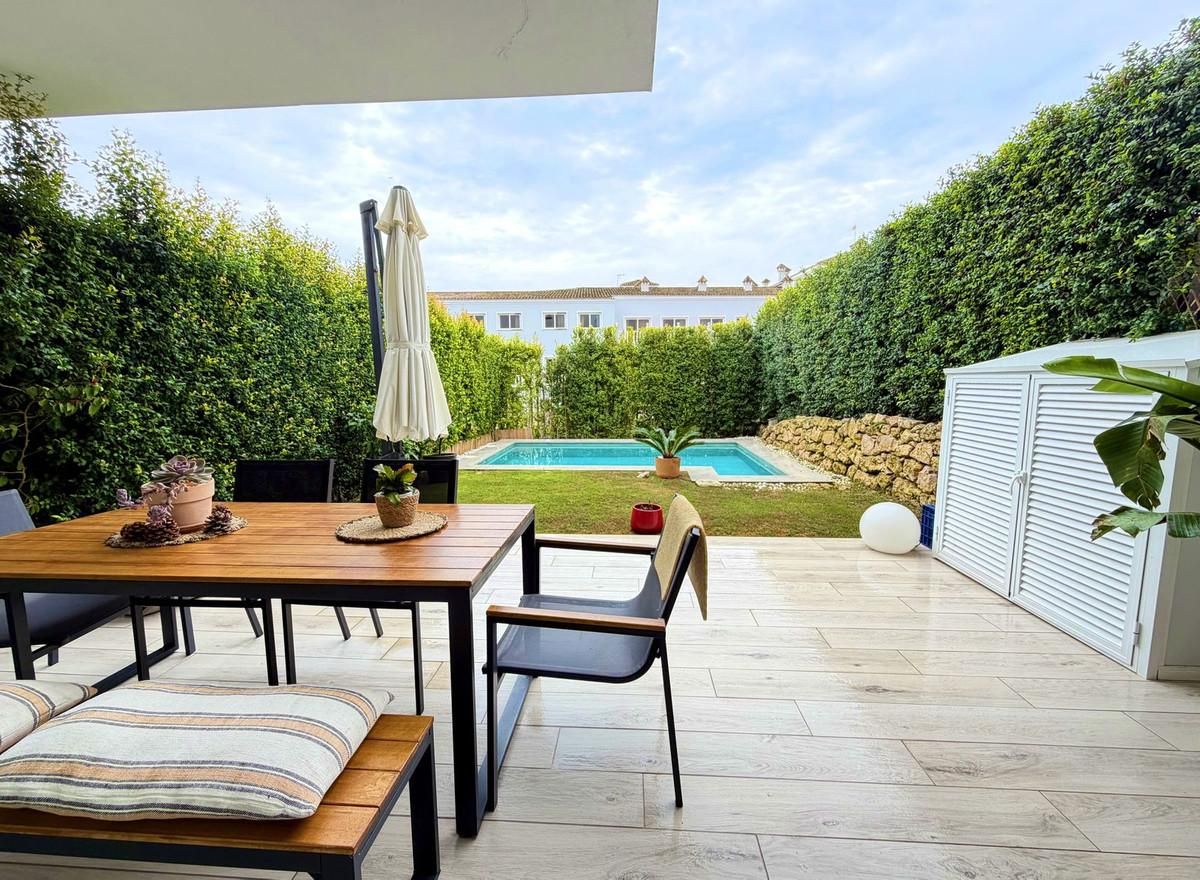 Jardí de Casa adosada en venda en Sotogrande amb Aire condicionat, Calefacció i Parquet