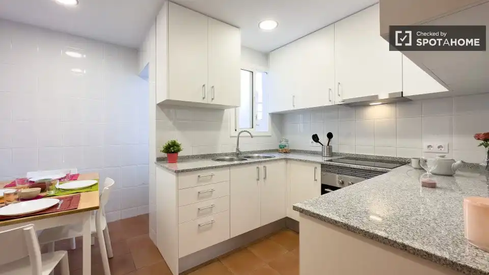 Cocina de Piso para compartir en L'Hospitalet de Llobregat con Aire acondicionado, Calefacción y Amueblado