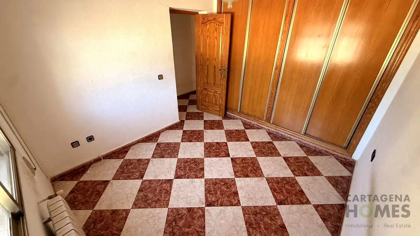 Dormitori de Casa o xalet en venda en Cartagena amb Aire condicionat i Jardí privat