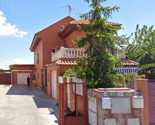 Exterior view of Single-family semi-detached for sale in Población de Arroyo  with Swimming Pool