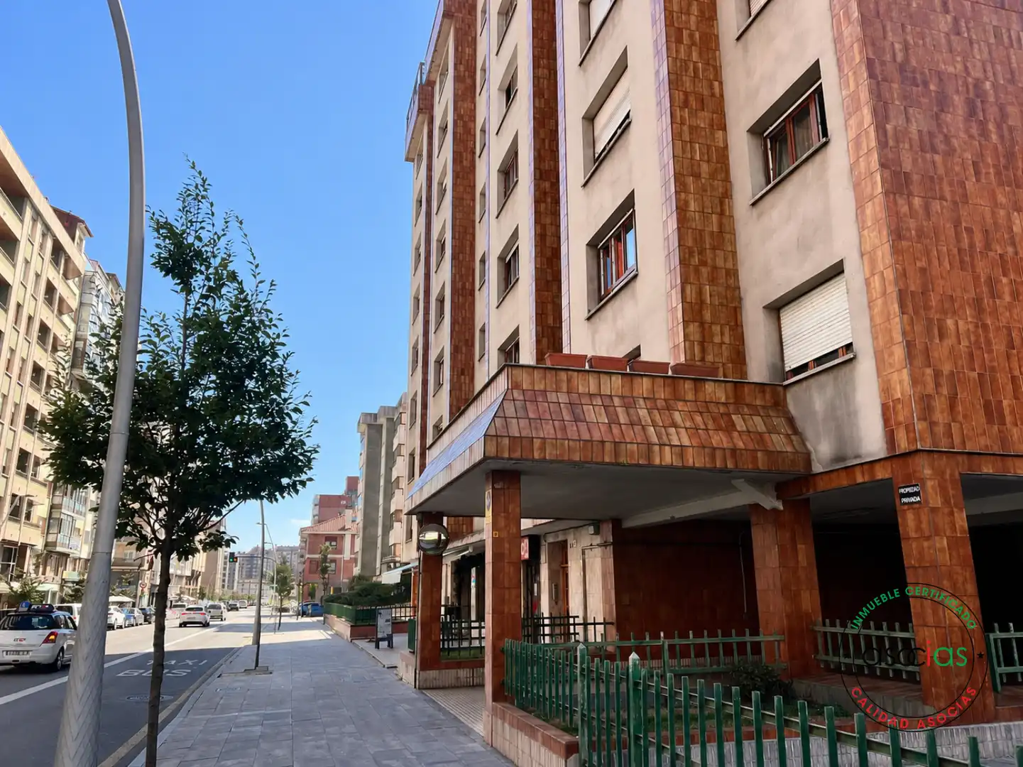Vista exterior de Pis en venda en Gijón  amb Calefacció, Jardí privat i Parquet