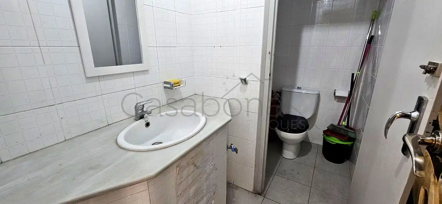 Bany de Local de lloguer en Barcelona amb Aire condicionat