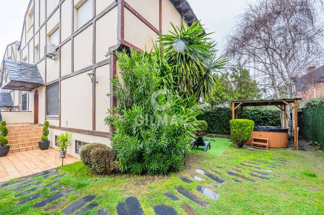 Casa adosada en Venta en Mirasierra