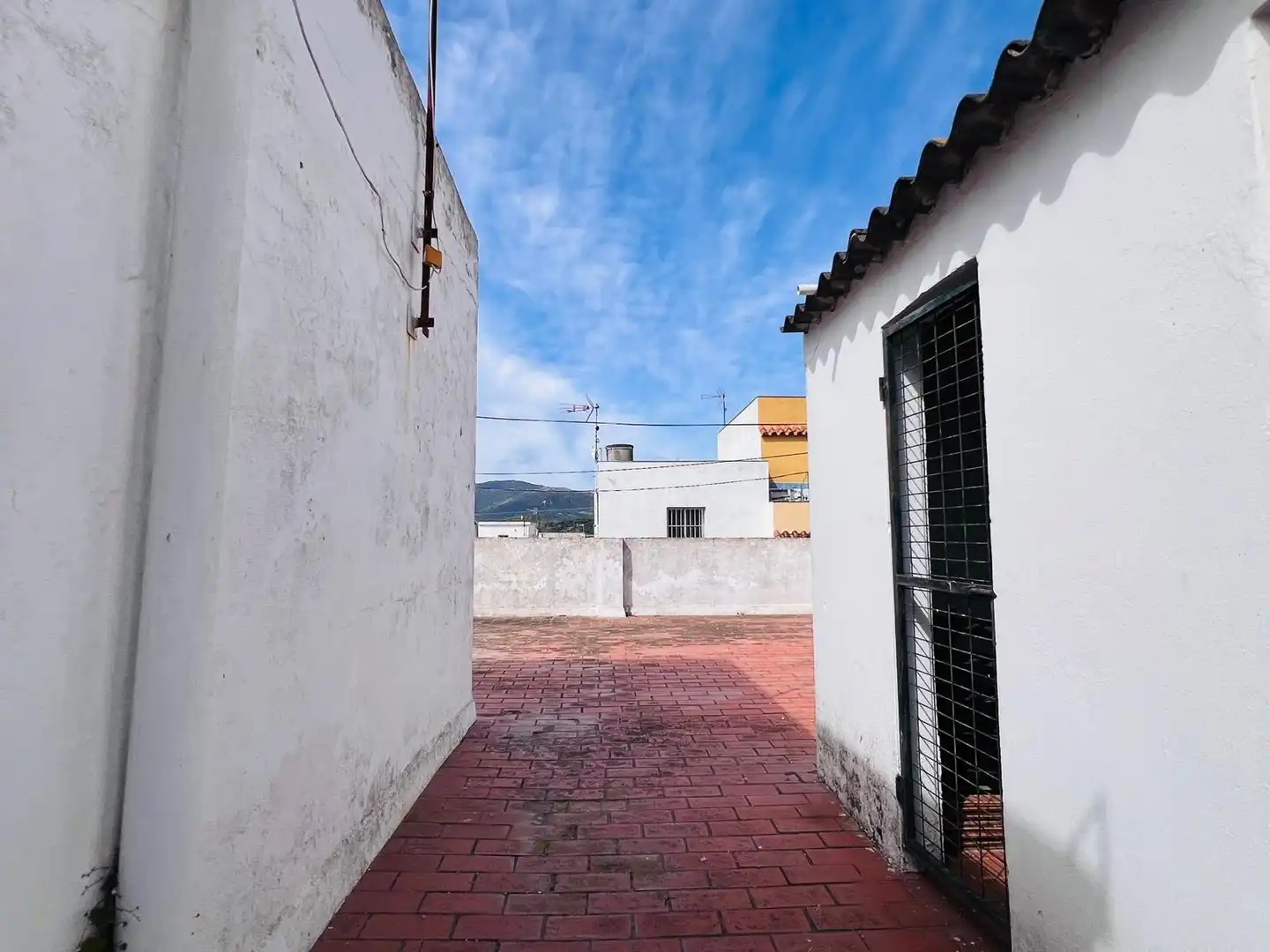 Außenansicht von Einfamilien-Reihenhaus zum Verkauf in Los Barrios