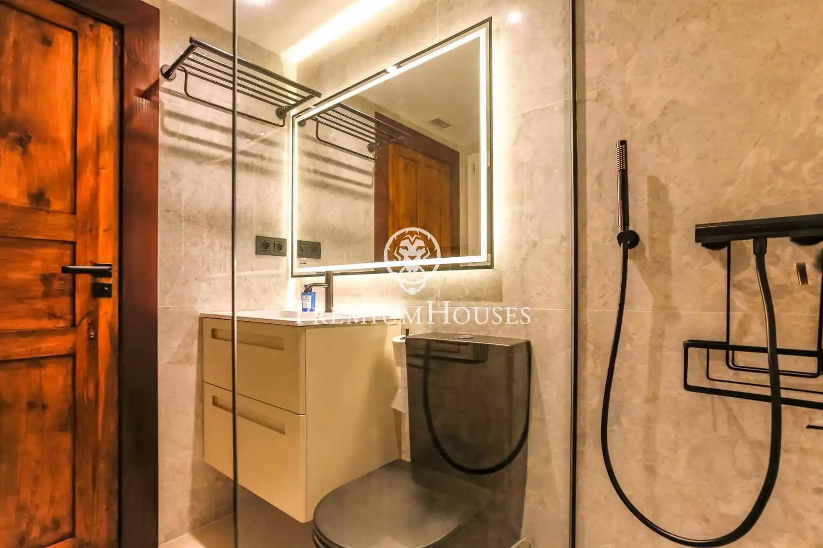 Badezimmer von Erdgeschoss zur Miete in Sitges mit Klimaanlage, Heizung und Terrasse