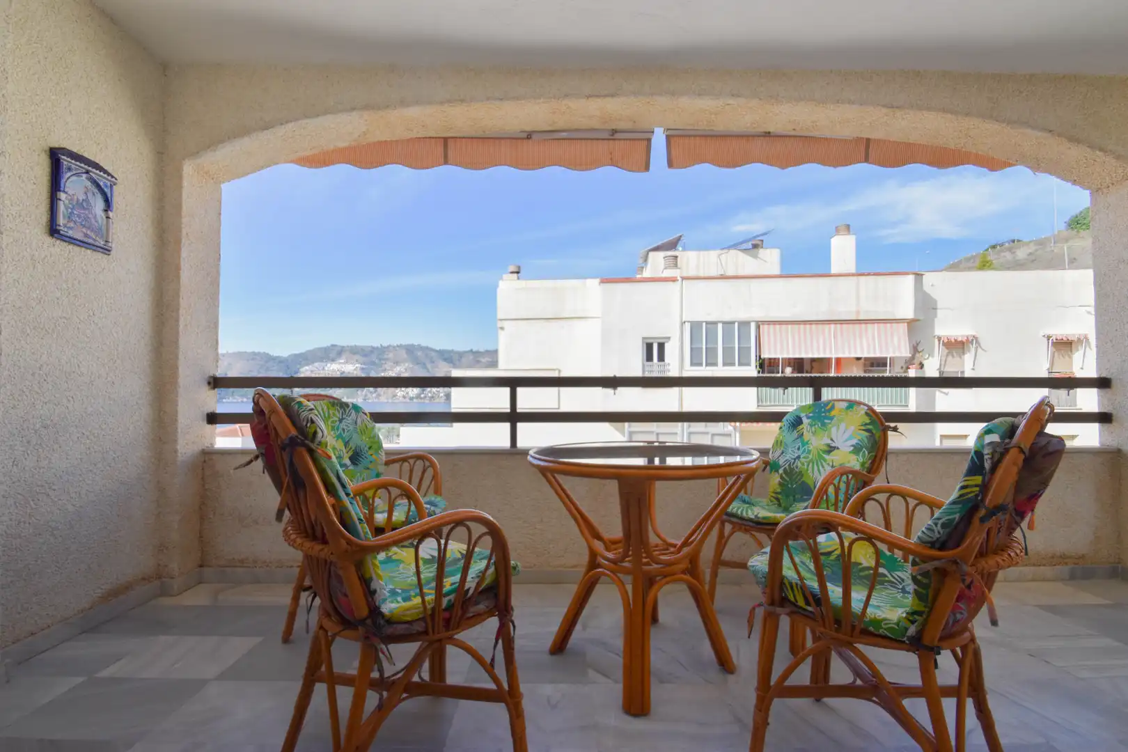 Terrasse von Wohnungen zum Verkauf in Almuñécar mit Klimaanlage, Terrasse und Möbliert