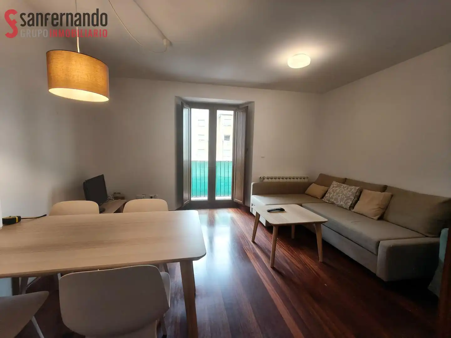 Sala d'estar de Pis de lloguer en Torrelavega  amb Calefacció, Moblat i Balcó