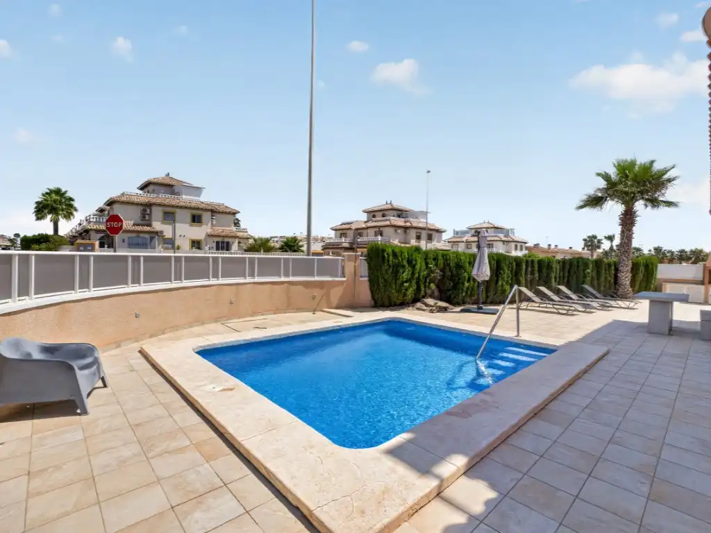 Piscina de Casa adosada en venta en Orihuela con Aire acondicionado, Jardín privado y Terraza