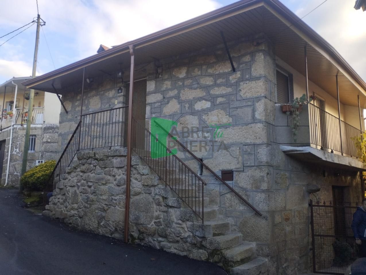 Vista exterior de Casa o xalet en venda en Ourense Capital  amb Calefacció, Jardí privat i Moblat