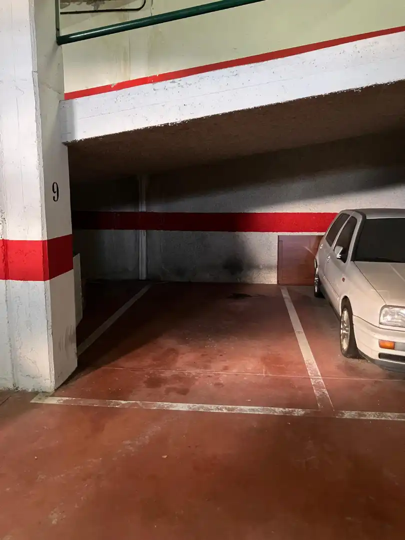Parking de Apartamento en venta en Oleiros con Calefacción, Jardín privado y Parquet