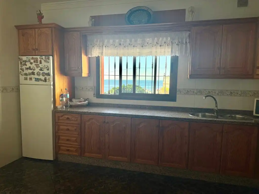 Cuina de Casa o xalet en venda en Vélez-Málaga amb Aire condicionat i Terrassa