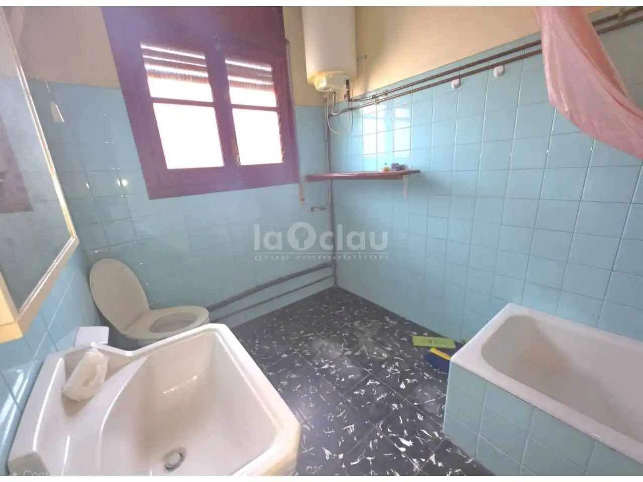 Dormitori de Casa adosada en venda en Tona amb Jardí privat, Terrassa i Moblat