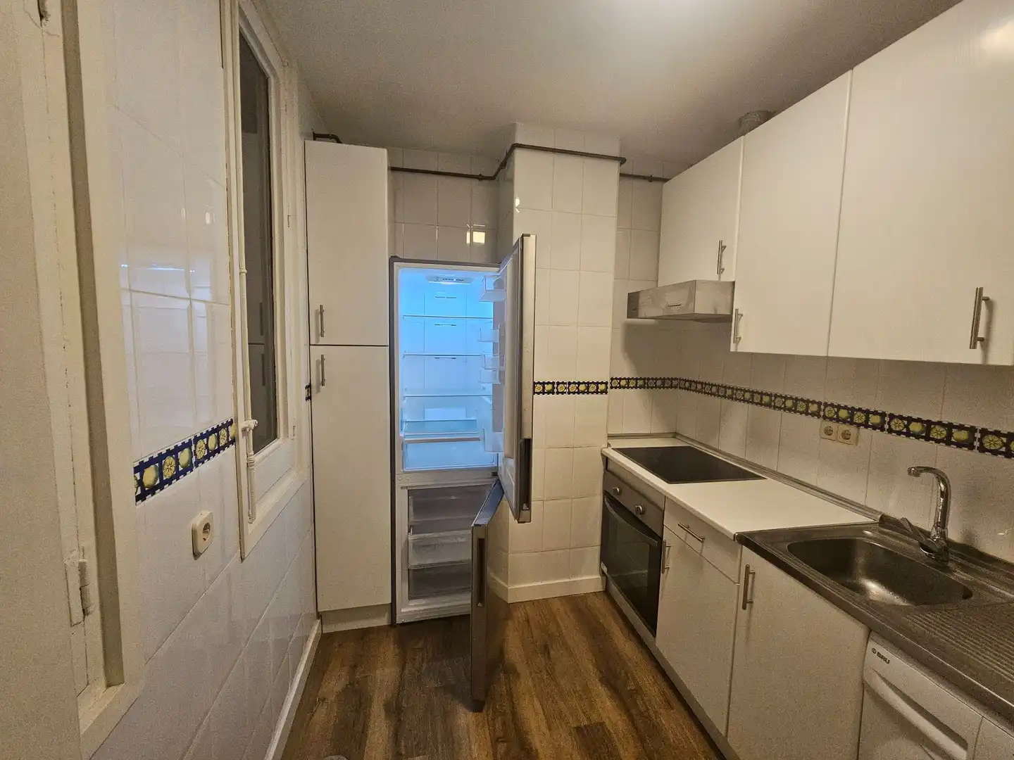 Cuina de Apartament de lloguer en Madrid amb Calefacció