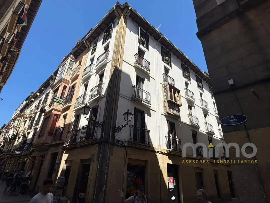 Vista exterior de Piso en venta en Donostia - San Sebastián  con Calefacción, Trastero y Balcón