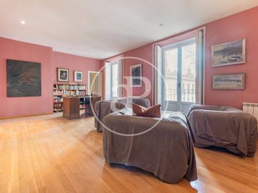 Appartamento con balcone in vendita a Centro