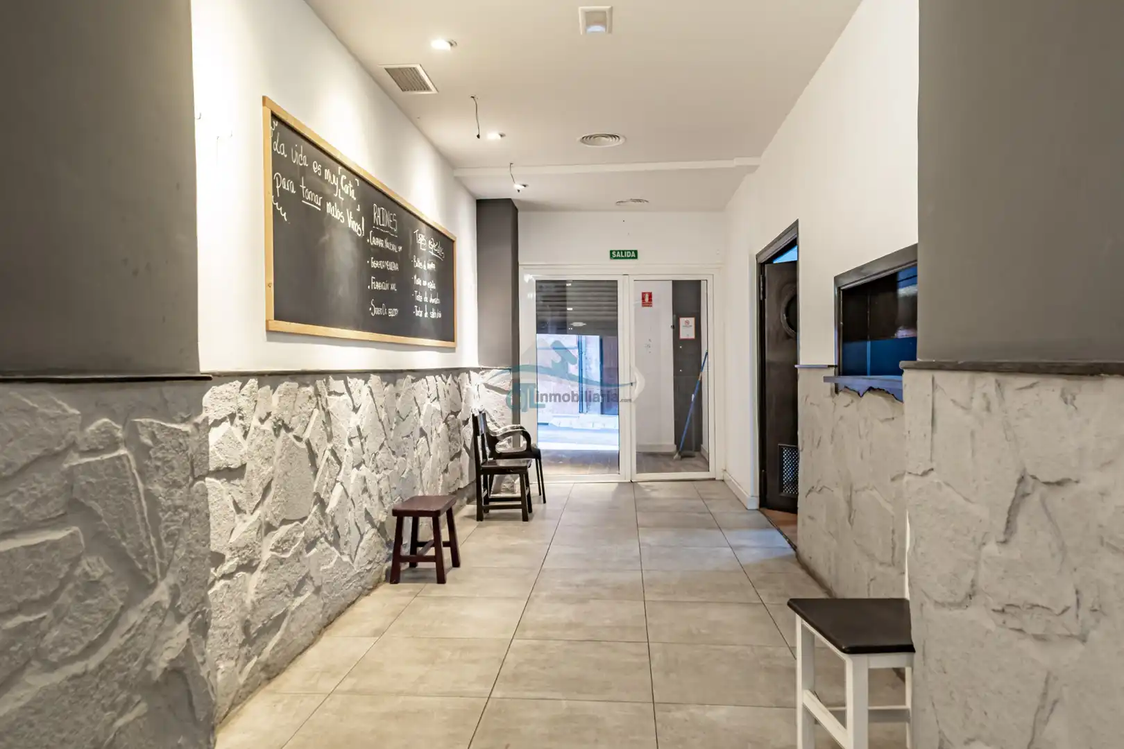 Commercial properties for rent in Linares  with Air Conditioner