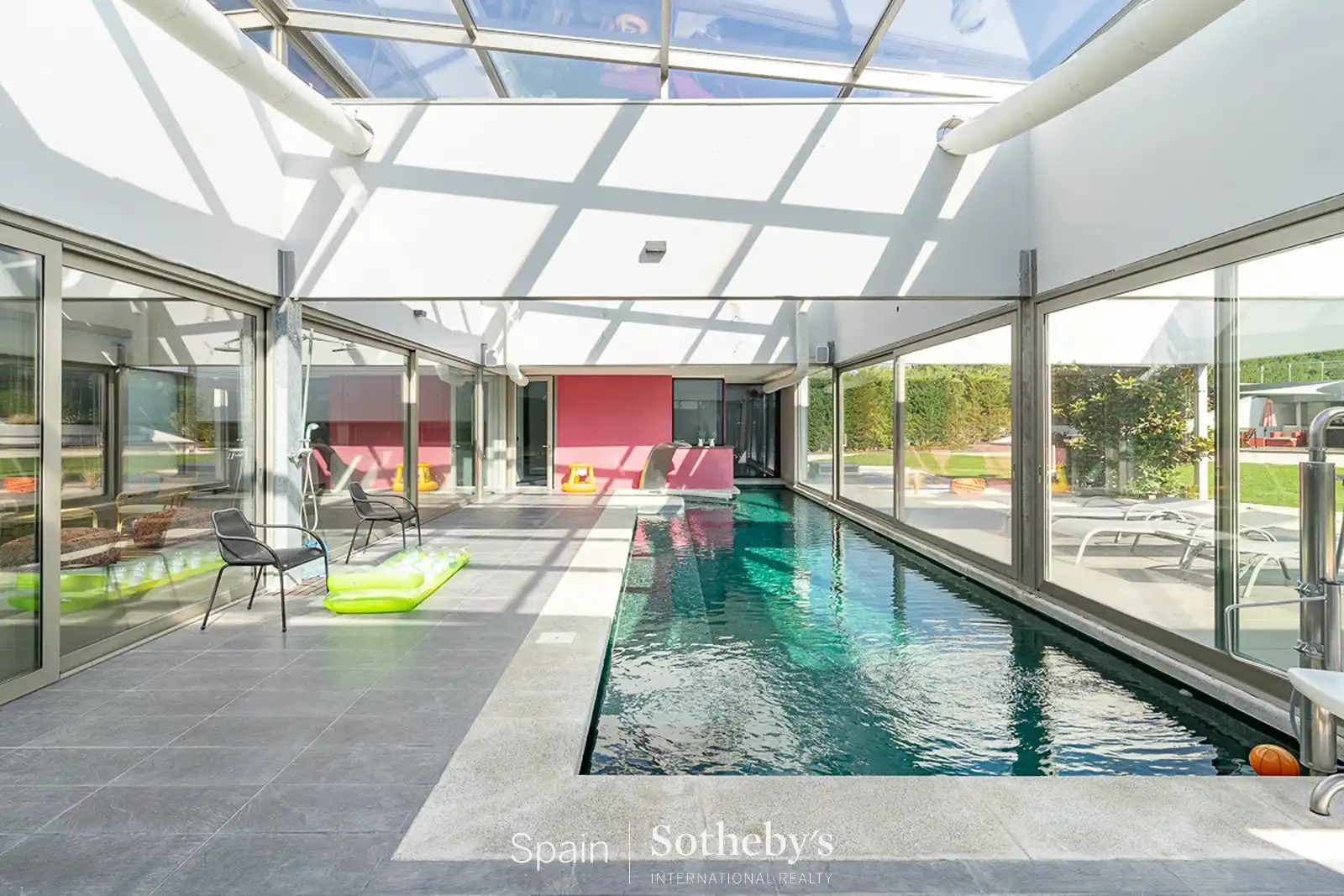 Swimming pool of Houses for rent in Ciudalcampo  with Air Conditioner, Heating and Private garden