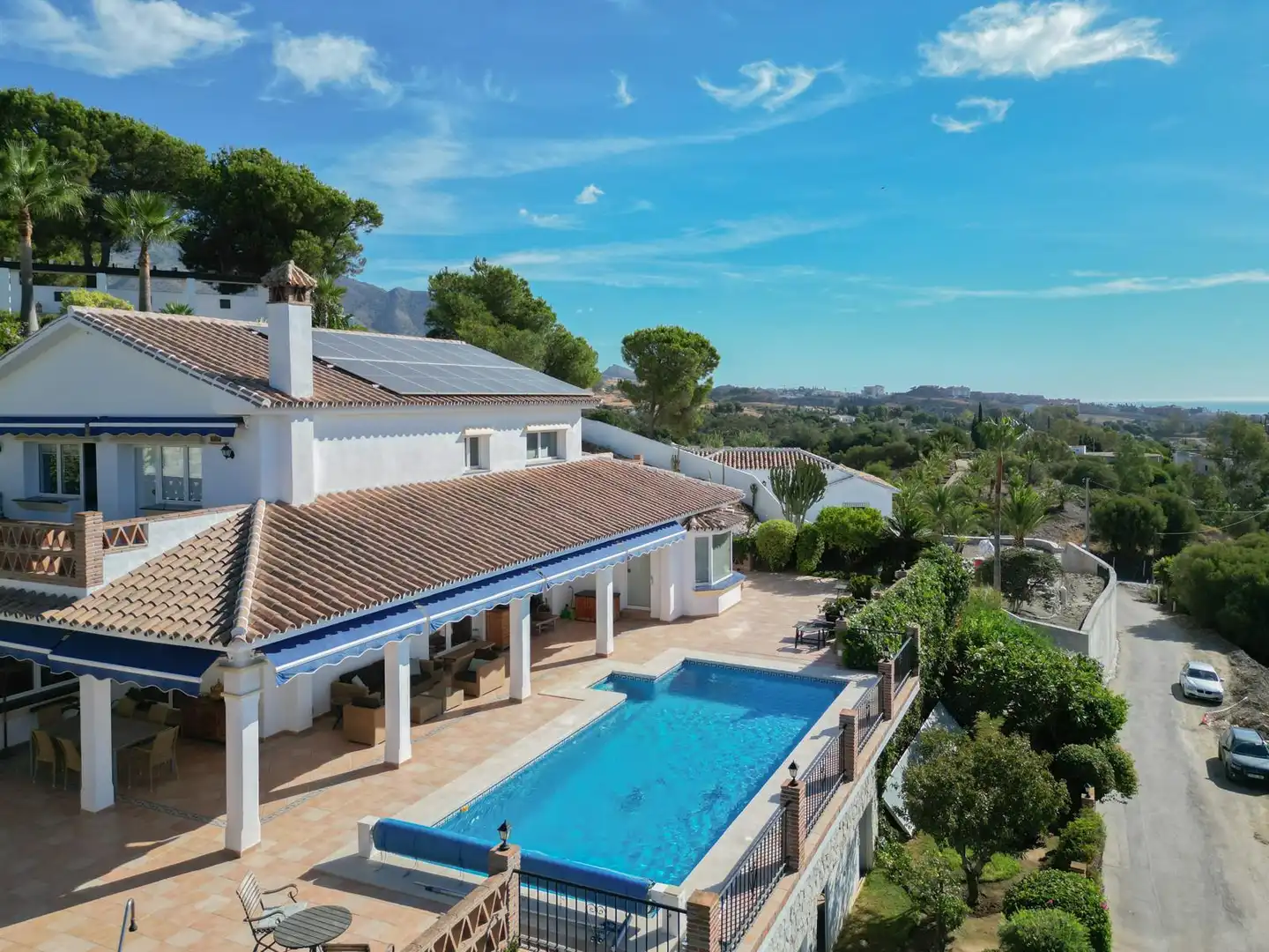 Vista exterior de Casa o chalet en venta en Mijas con Aire acondicionado, Jardín privado y Terraza