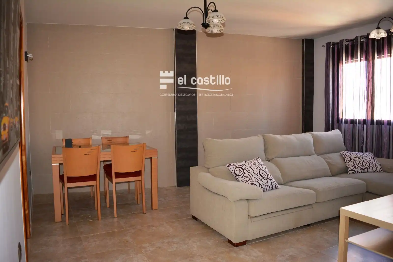 Sala de estar de Piso en venta en Sotillo de la Adrada con Calefacción, Trastero y Amueblado
