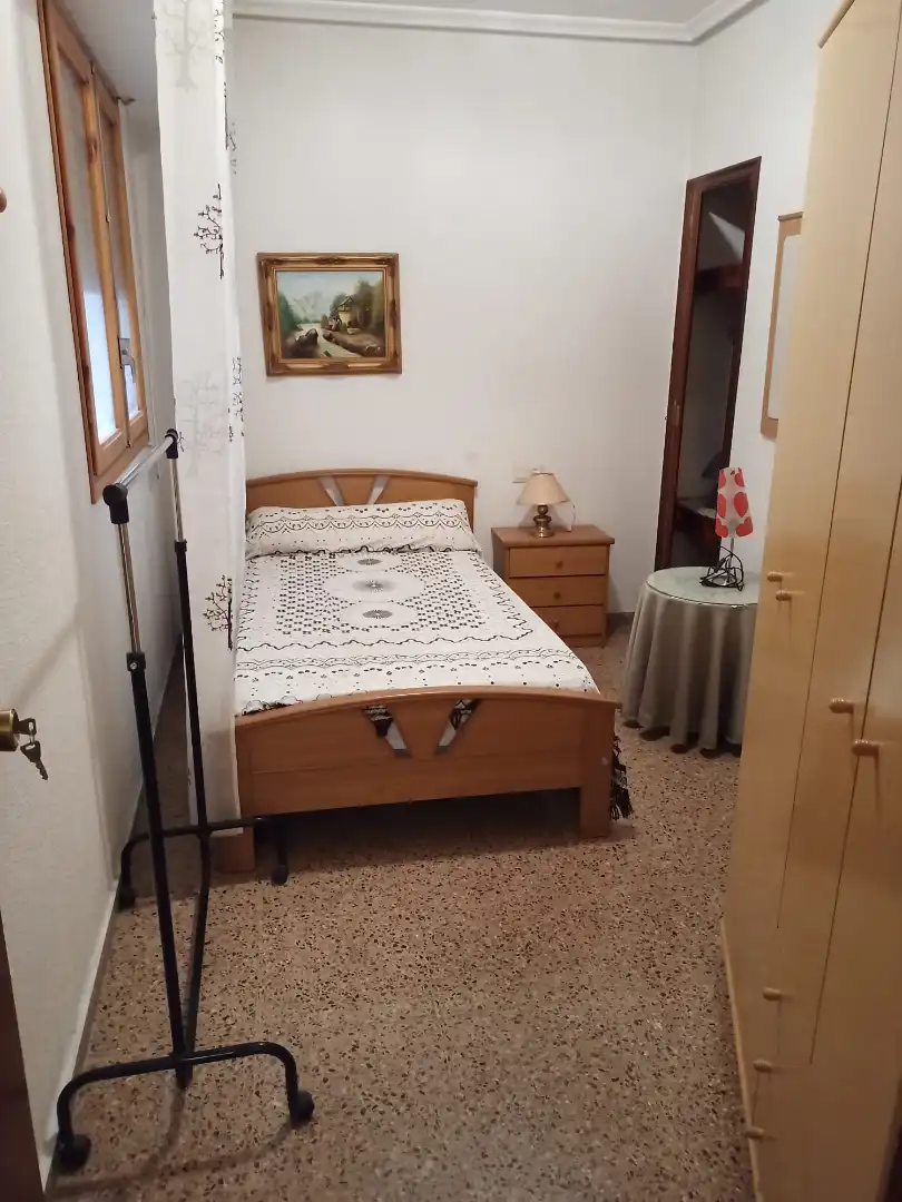 Habitación de Piso de alquiler en Elche / Elx con Amueblado