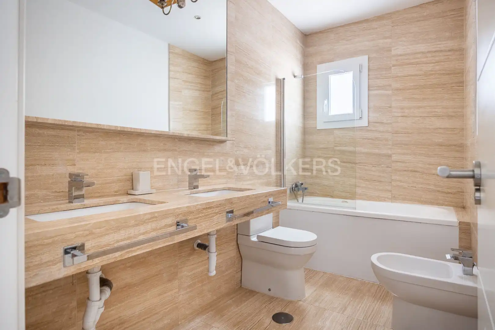 Badezimmer von Country house zum Verkauf in Espartinas mit Klimaanlage, Heizung und Privatgarten