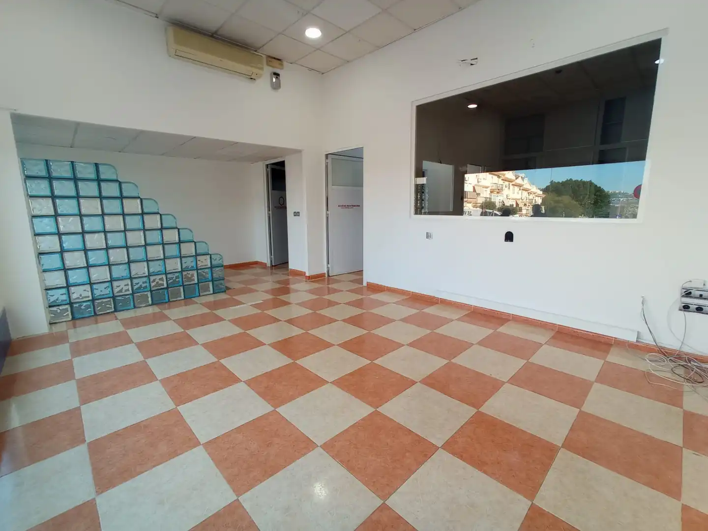 Locale commerciale in vendita a Calle Río Guadiana 7