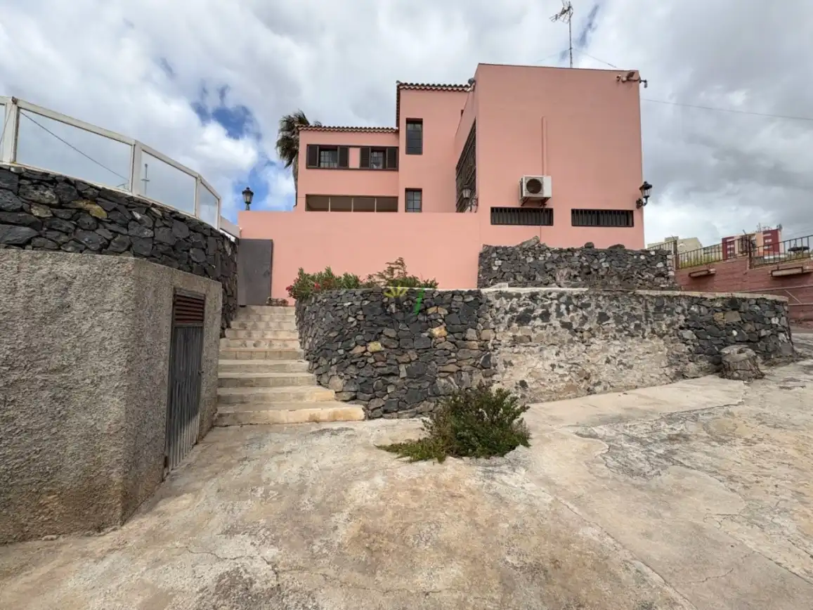 Vista exterior de Casa o xalet en venda en Santa Cruz de Tenerife amb Terrassa, Traster i Piscina