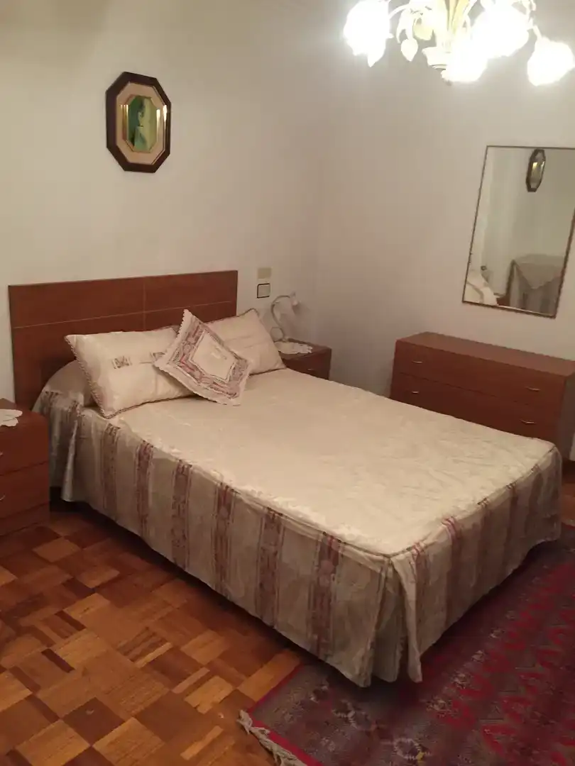 Schlafzimmer von Wohnung zur Miete in Viveiro mit Parkett, Möbliert und Balkon