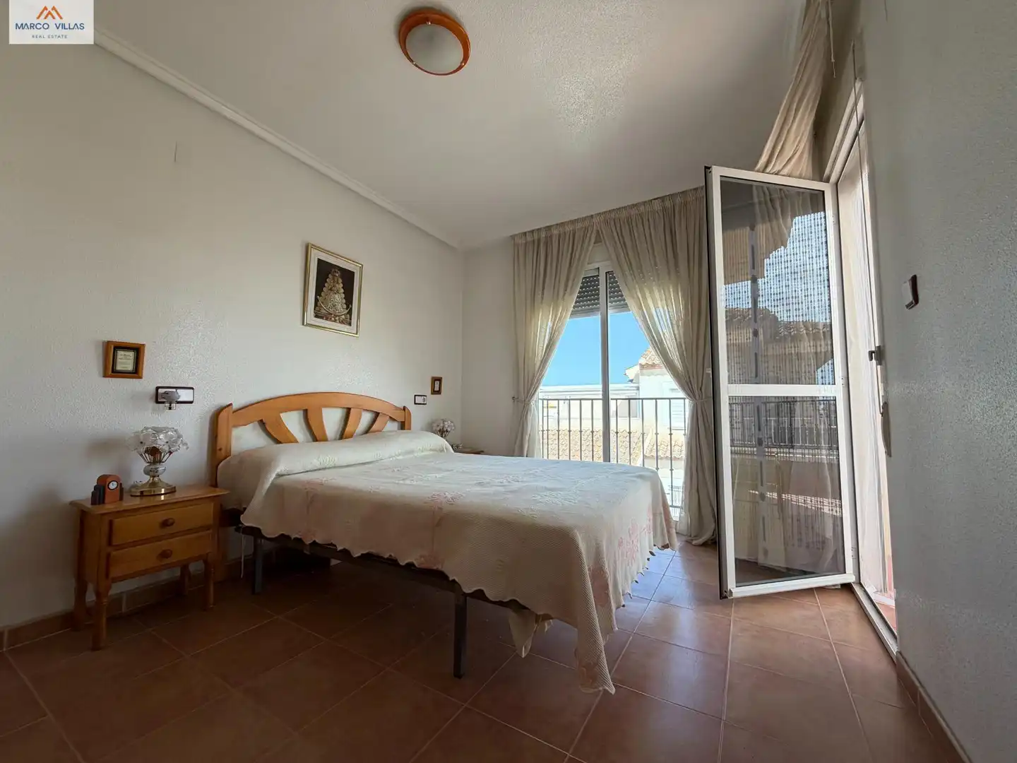 Habitación de Casa adosada en venta en Guardamar del Segura con Jardín privado, Terraza y Amueblado