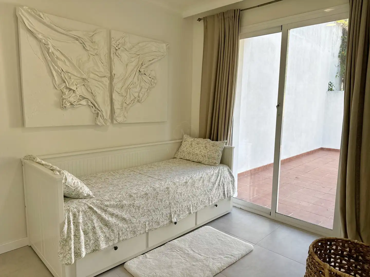 Dormitori de Casa o xalet en venda en Estepona amb Aire condicionat, Terrassa i Moblat
