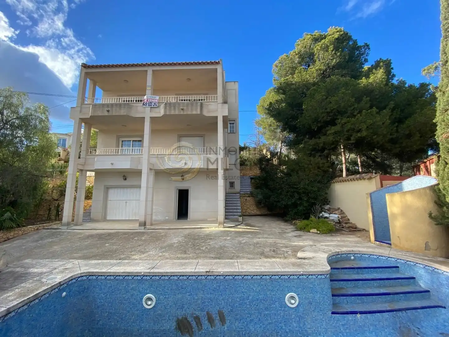 Vista exterior de Casa o xalet en venda en La Nucia amb Jardí privat, Terrassa i Moblat