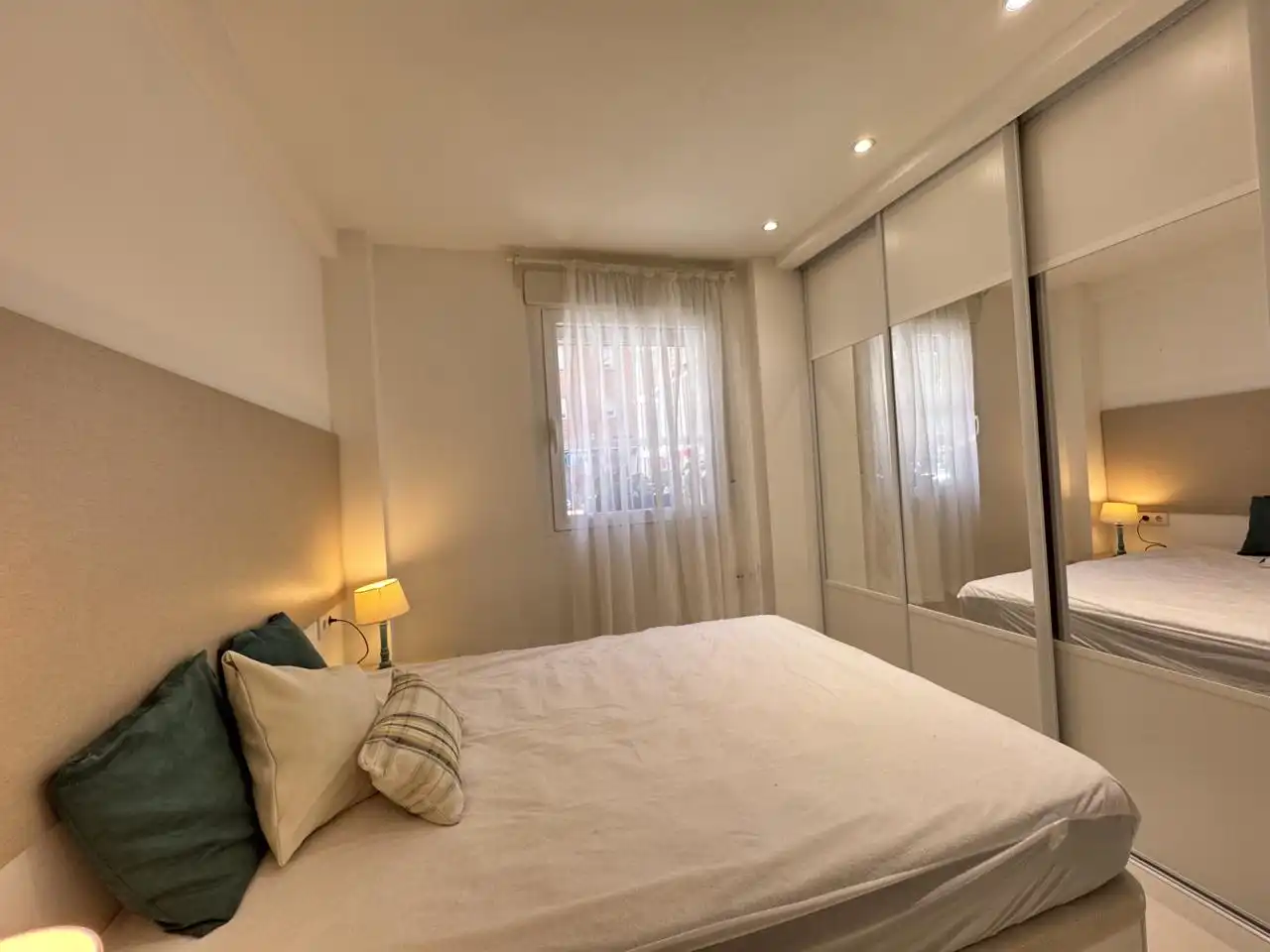 Habitación de Apartamento de alquiler en Madrid con Aire acondicionado, Calefacción y Amueblado