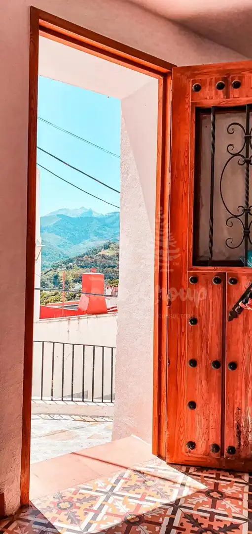 Vista exterior de Casa o xalet en venda en Yunquera amb Terrassa