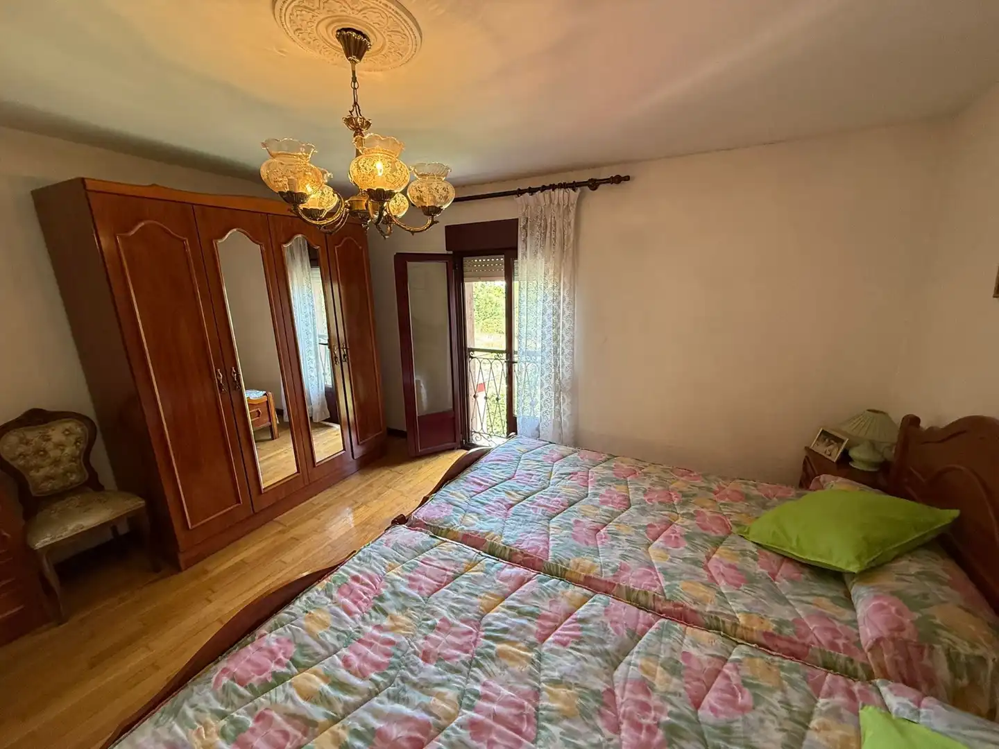 Habitación de Casa o chalet en venta en Oviedo  con Jardín privado, Parquet y Trastero