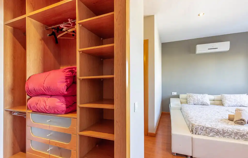 Chalet con terraza en venta en Calle Urba Coto Riñales 119, imagen 12
