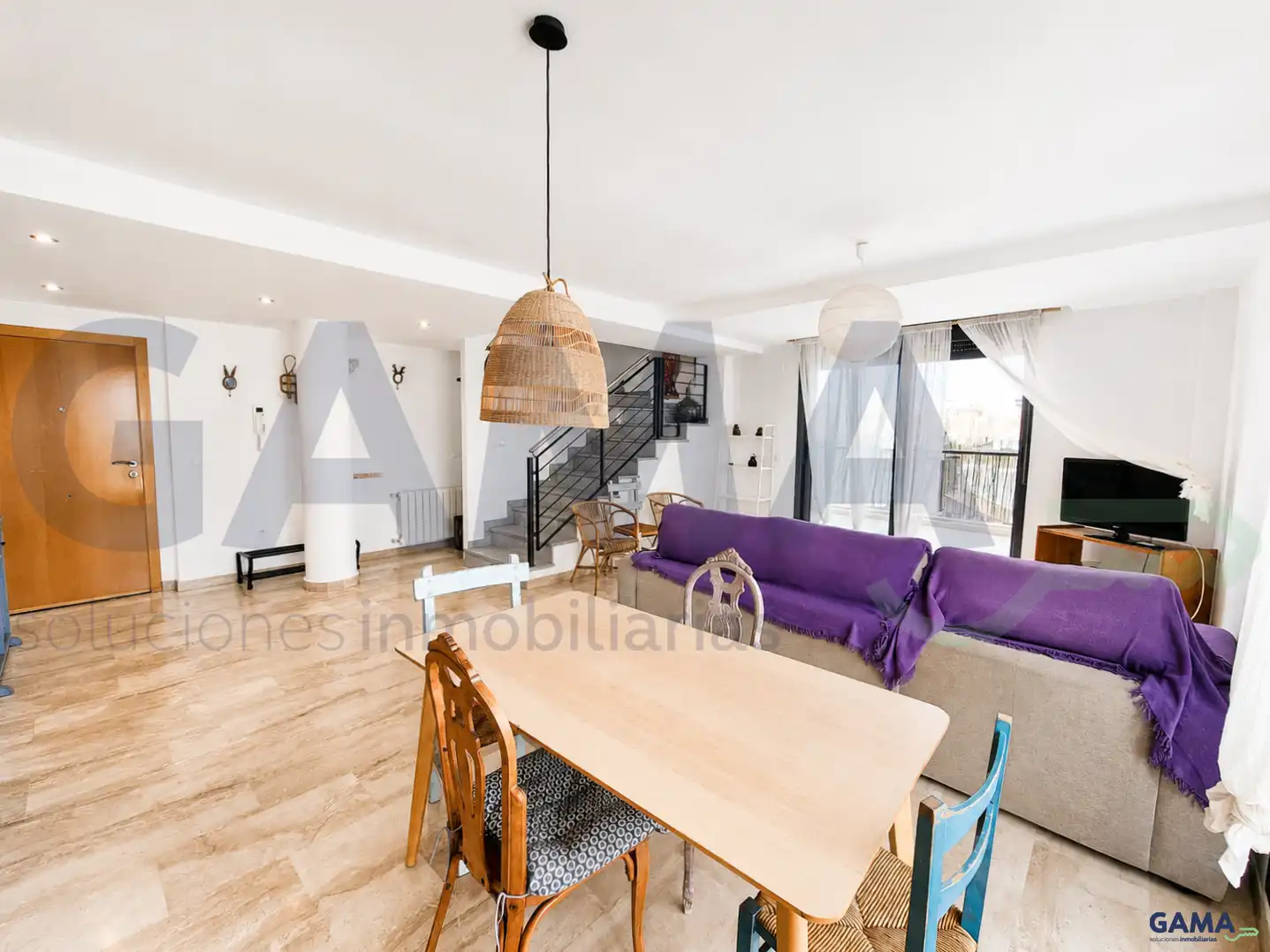 Wohnzimmer von Dachboden zur Miete in Alzira mit Klimaanlage, Terrasse und Möbliert