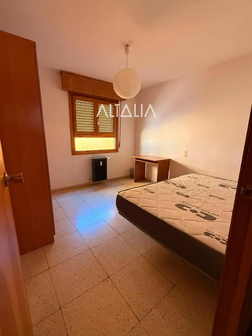 Habitación de Piso de alquiler en Cuenca con Calefacción y Amueblado