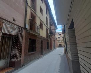 Außenansicht von Wohnung zum verkauf in Valtierra mit Klimaanlage und Balkon