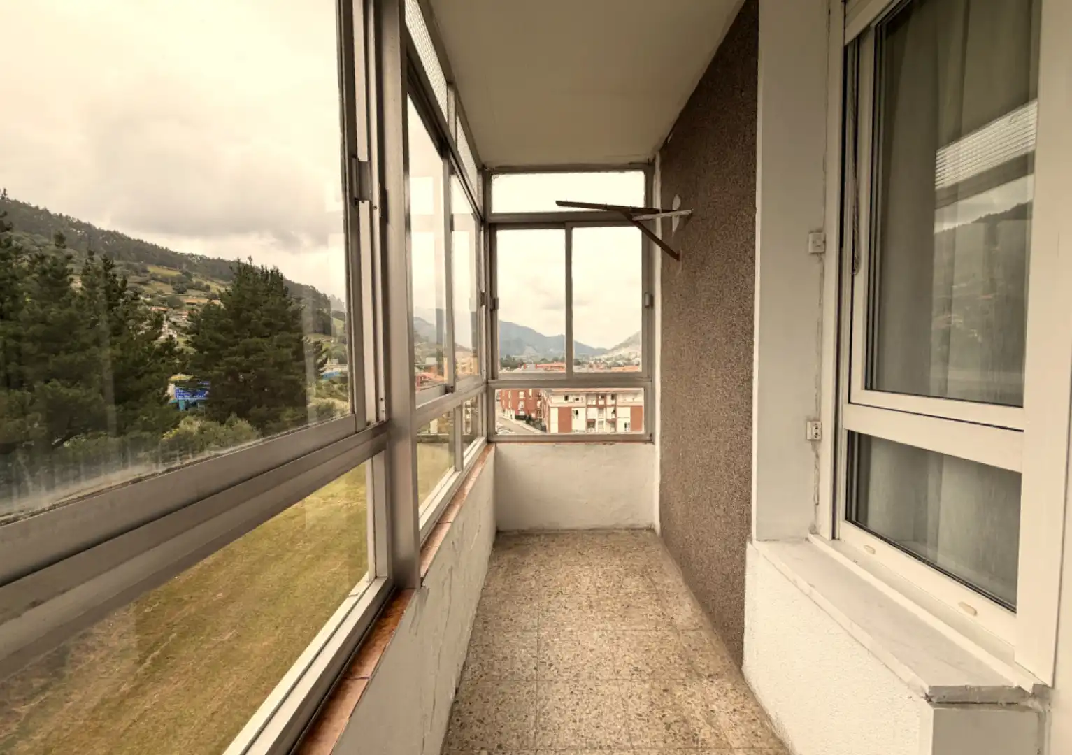 Terrasse von Wohnung zur Miete in Los Corrales de Buelna  mit Heizung, Privatgarten und Parkett